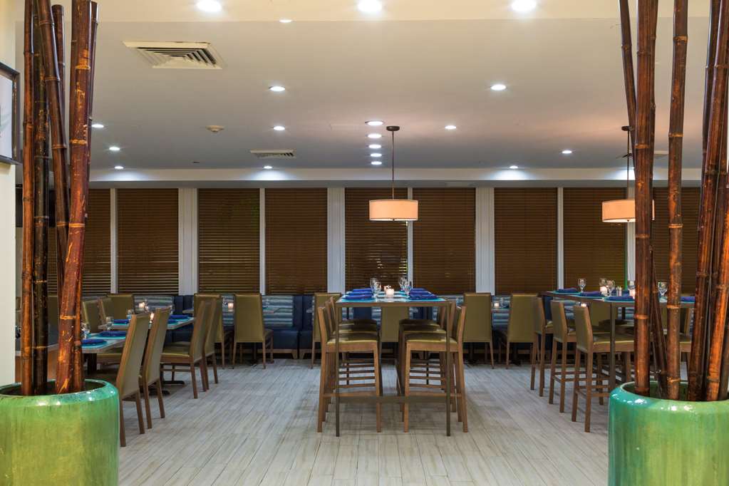 Фото Best Western Plus Atlantic Beach Resort