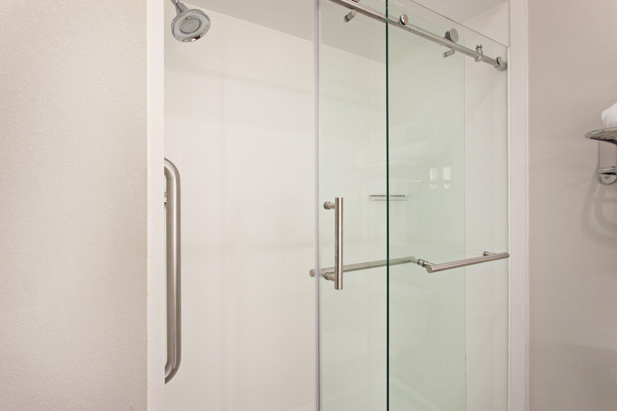 Фото Holiday Inn Express & Suites Corona