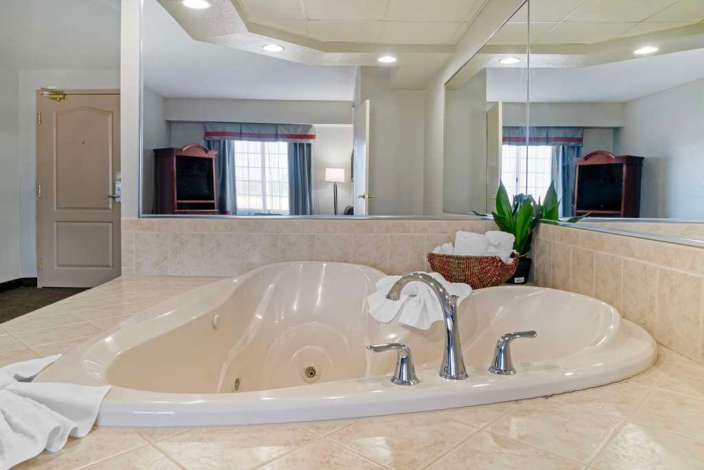Фото Best Western Executive Inn & Suites