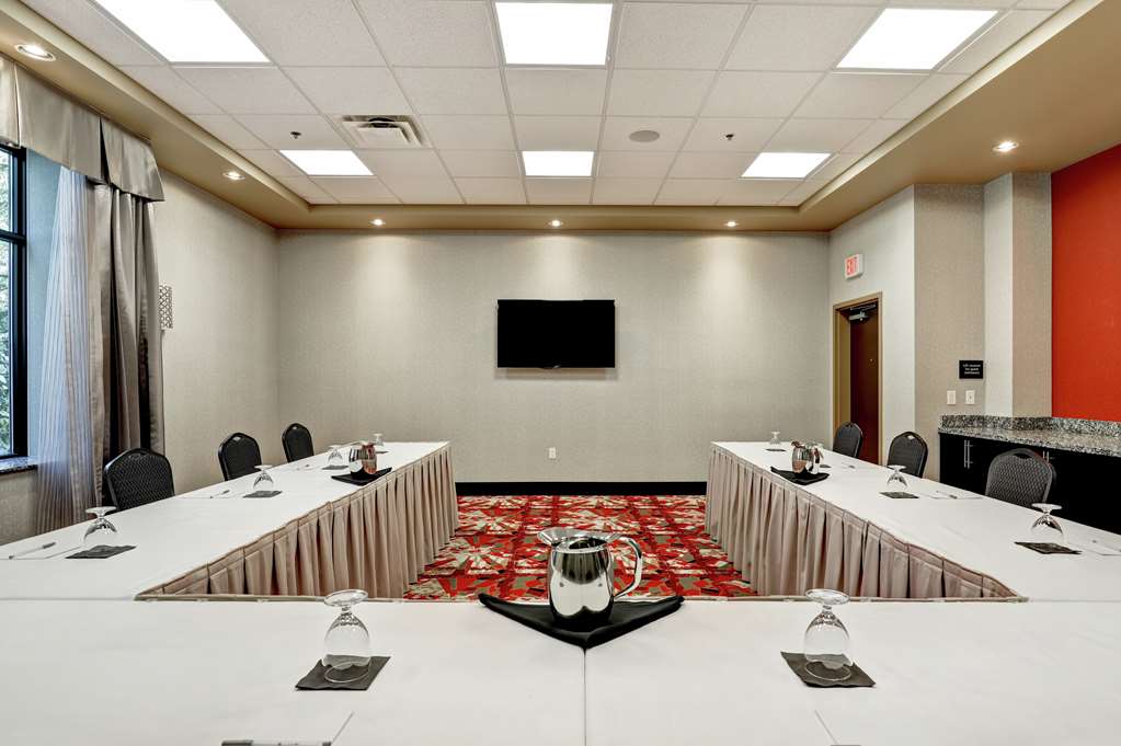 Фото Hampton Inn by Hilton Chilliwack