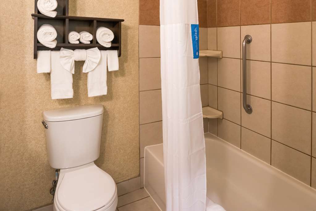 Фото Hampton Inn & Suites Ontario