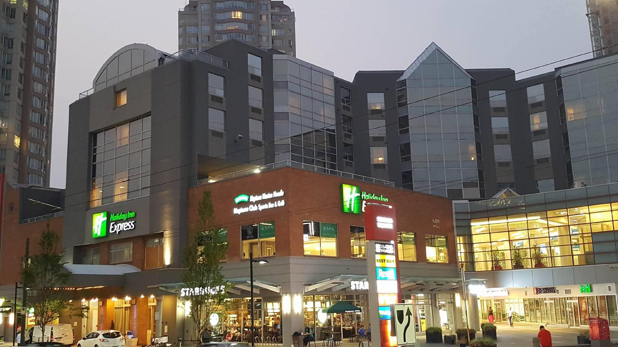 Фото Holiday Inn Express Vancouver-Metrotown