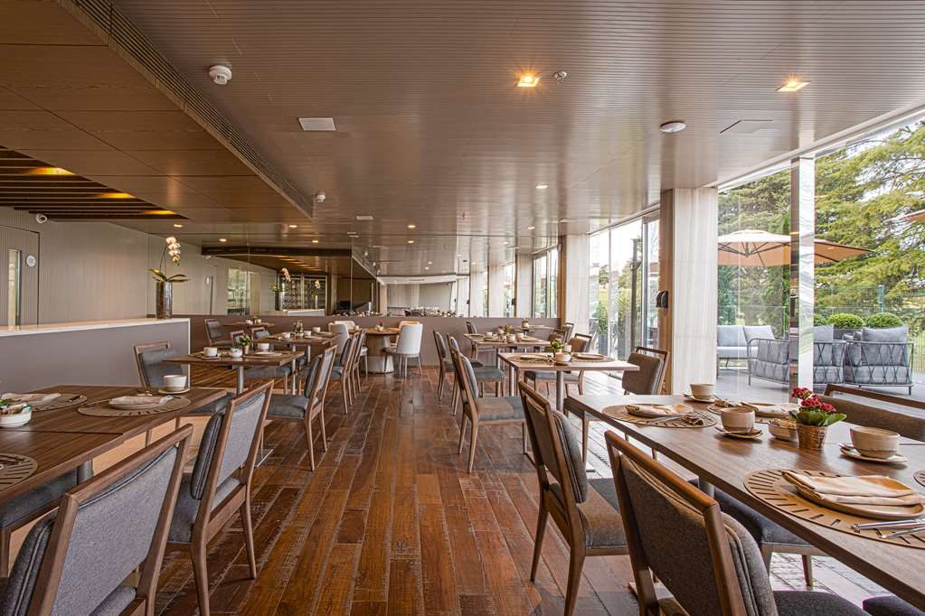Фото Suryaa Hotel Pinhais, Curio Collection by Hilton