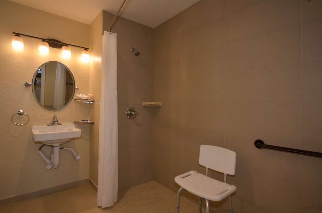 Фото Best Western The Inn & Suites Pacific Grove