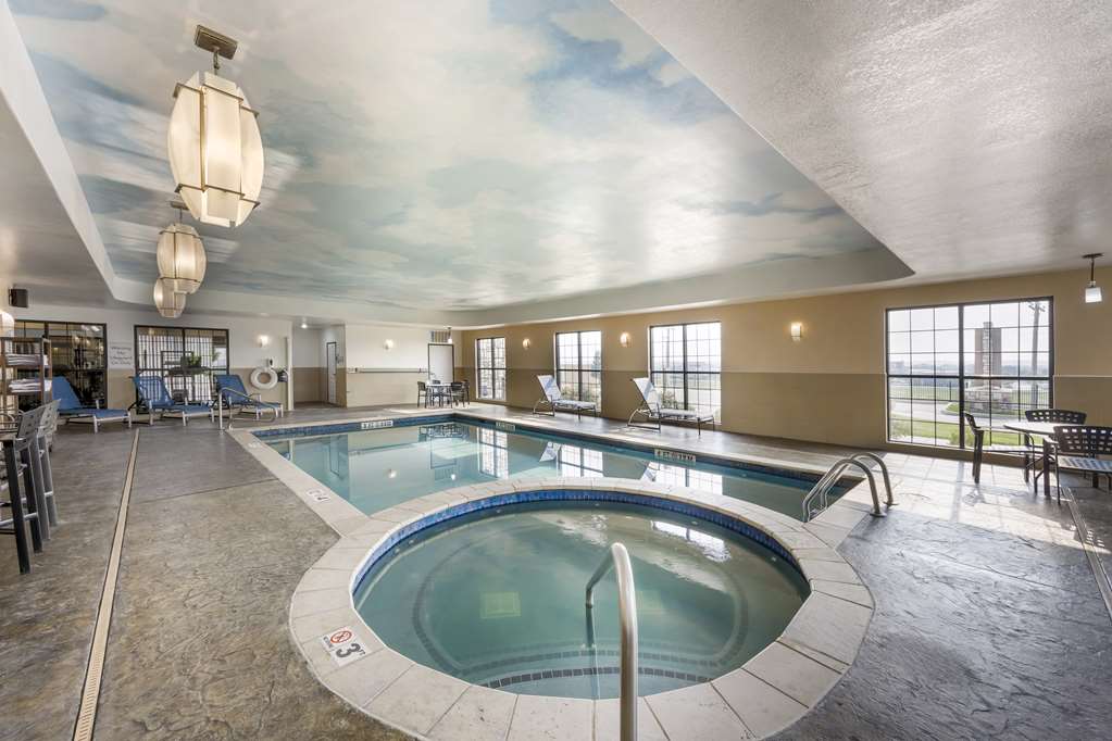 Фото Best Western Plus Emerald Inn & Suites