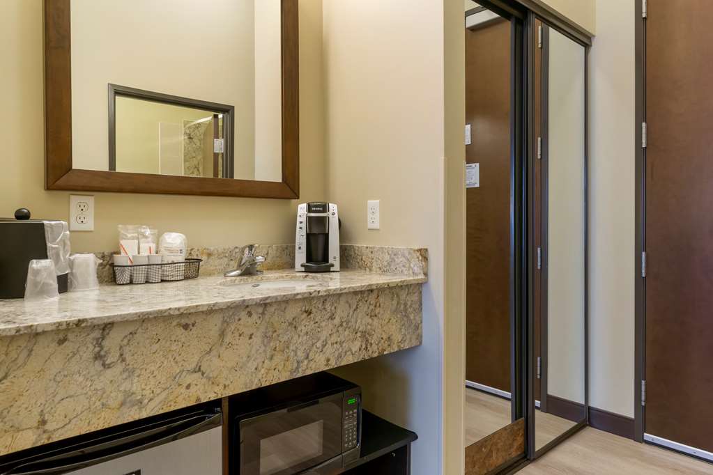 Фото Best Western Plus Lacey Inn & Suites
