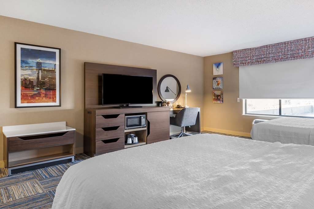 Фото Hampton Inn Greenfield