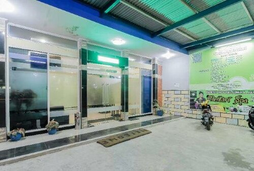 Гостиница RedDoorz Near Taman Samarendah в Самаринде
