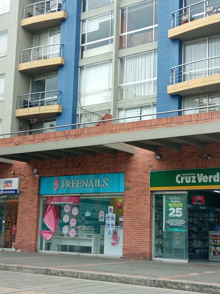 Nail salon Freenails, Bogota, photo