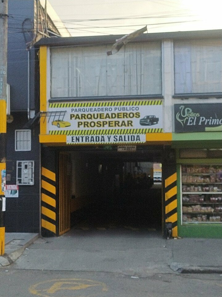 Parking lot Parqueadero prosperar, Bogota, photo