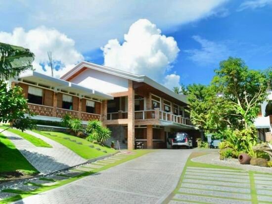 Hotel RedDoorz @ Casa Lorenzo, Province of Albay, photo