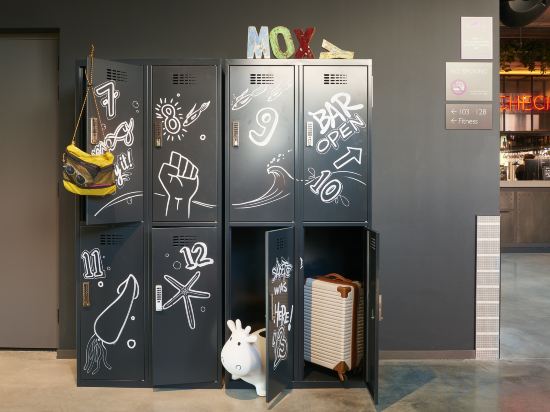 Фото Moxy Amsterdam Schiphol Airport