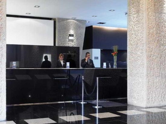 Фото Hilton Madrid Airport