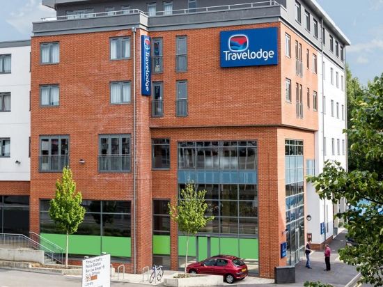 Фото Travelodge Camberley Central