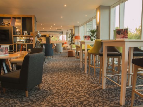 Фото Holiday Inn London - West, an Ihg Hotel