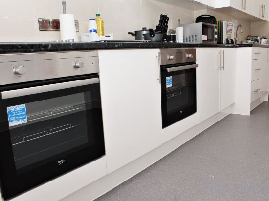 Фото Flexistay Leicester Gables Aparthotel