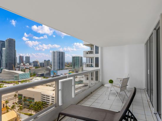 Фото High-rise Comfort With Balcony and Pool