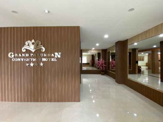 Фото Grand Pasundan Convention Hotel