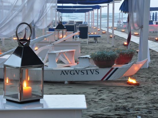 Фото Augustus Hotel & Resort