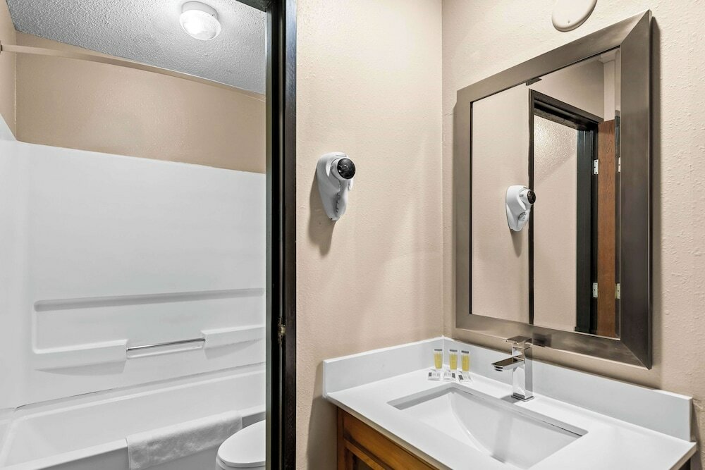 Фото Super 8 by Wyndham Council Bluffs Ia Omaha Ne Area