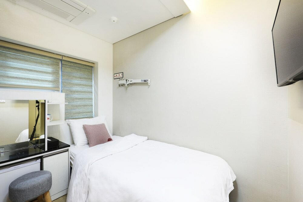 Фото Stay 7 Hostel Myeongdong