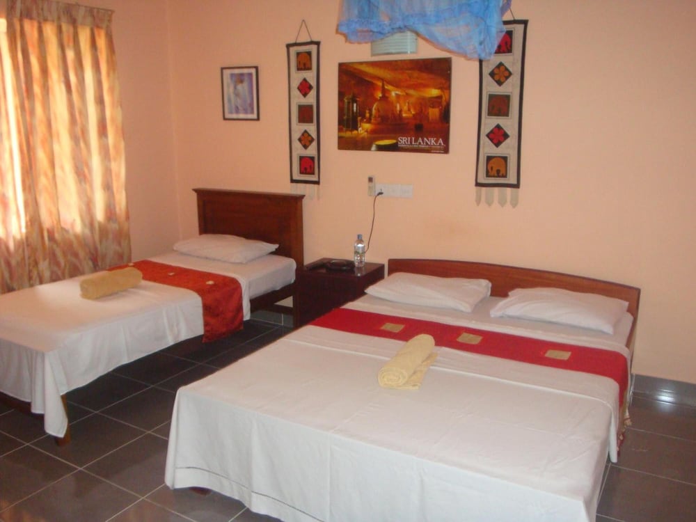 Фото Days Inn Kandy