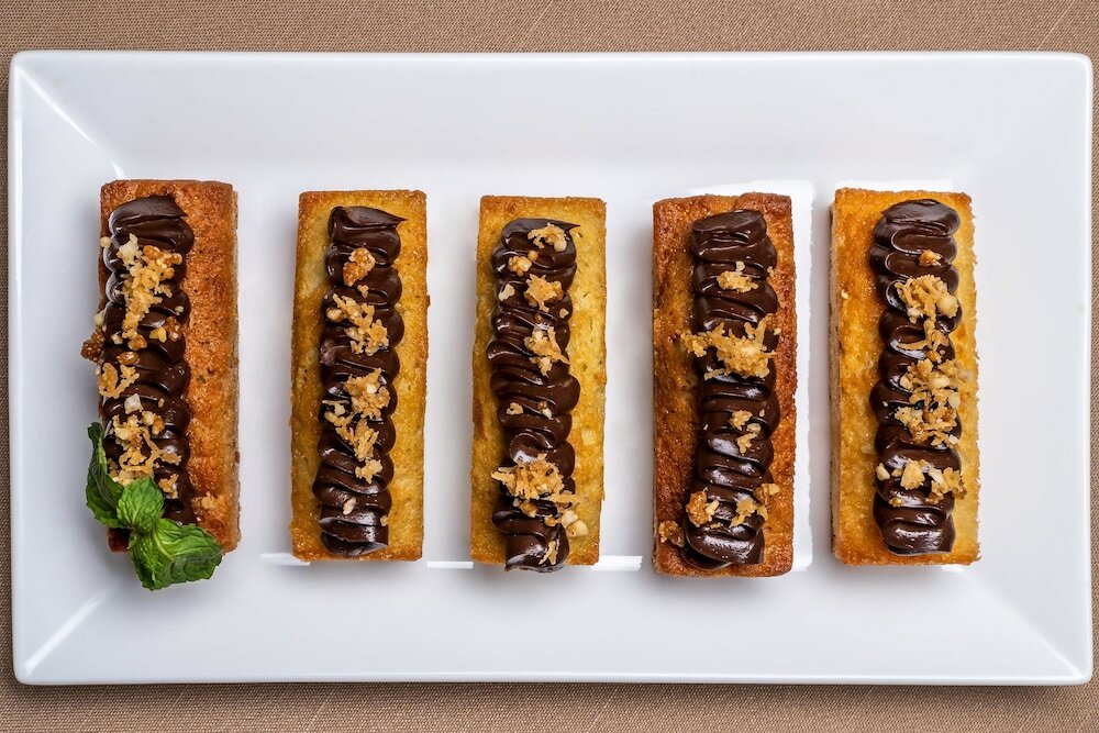 Фото The Aviary Hotel