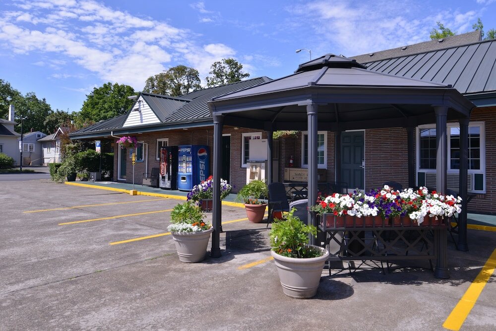 Фото Courtesy Inn Eugene Downtown