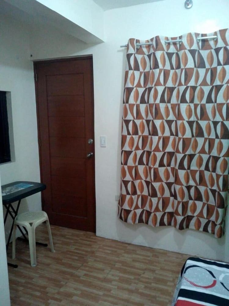 Фото Budget Studio Unit in Makati