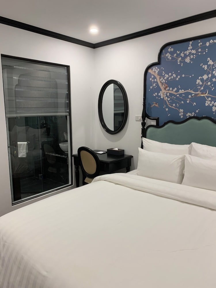 Фото Aquarius Premium Hotel