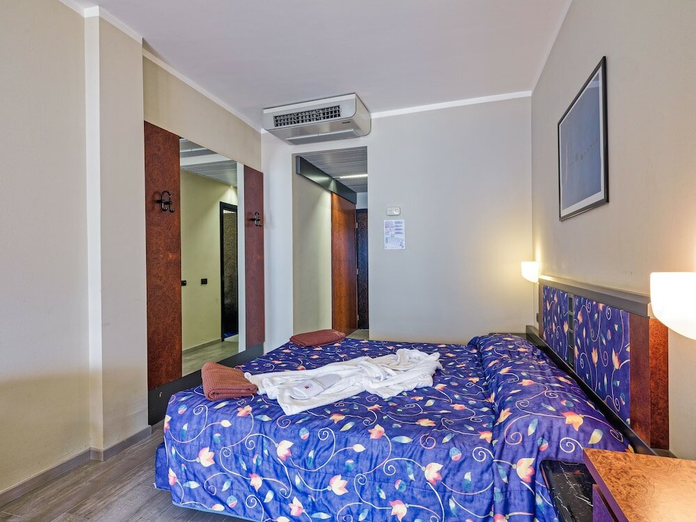 Фото Hotel Cristina