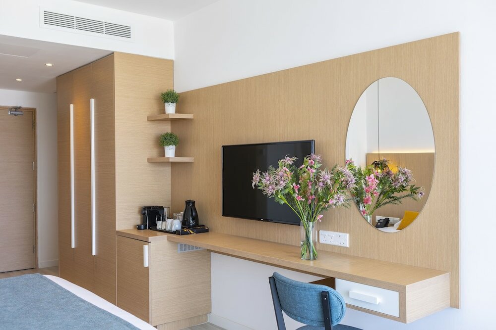 Фото Leonardo Crystal CoveHotel & Spa by the Sea