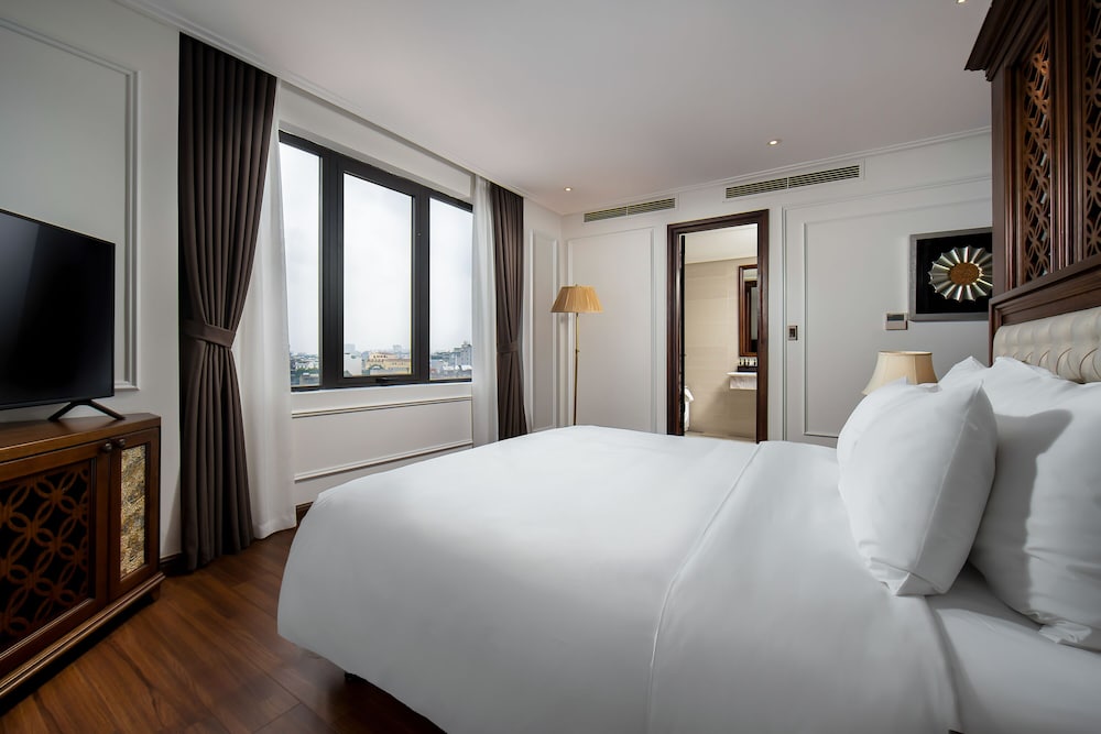 Фото The Q Hotel Hanoi