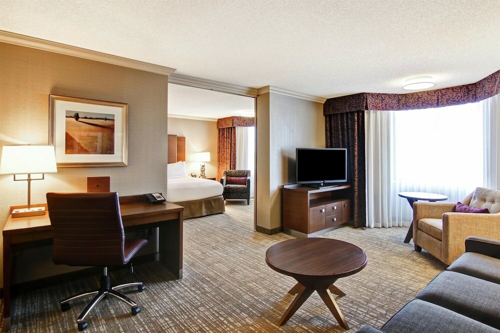 Фото DoubleTree by Hilton West Edmonton