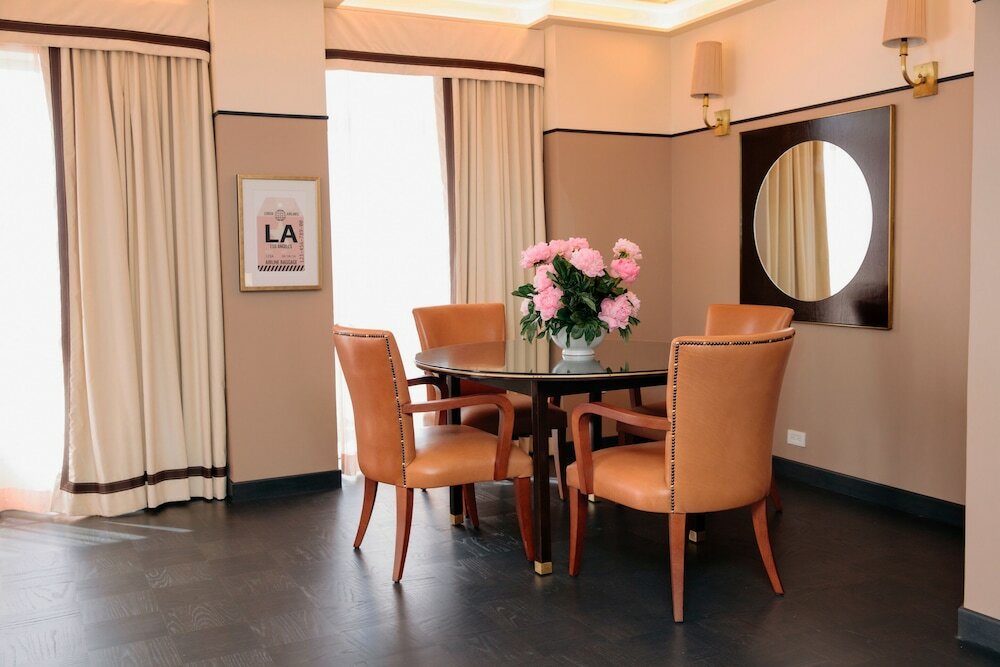 Фото Sunset Tower Hotel