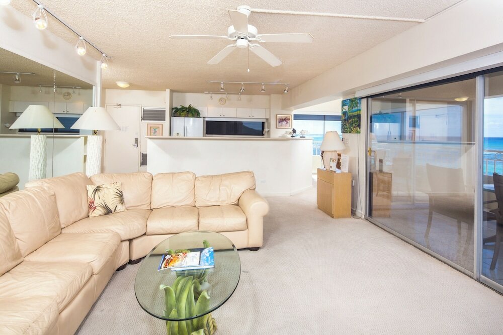 Фото Castle Waikiki Shore