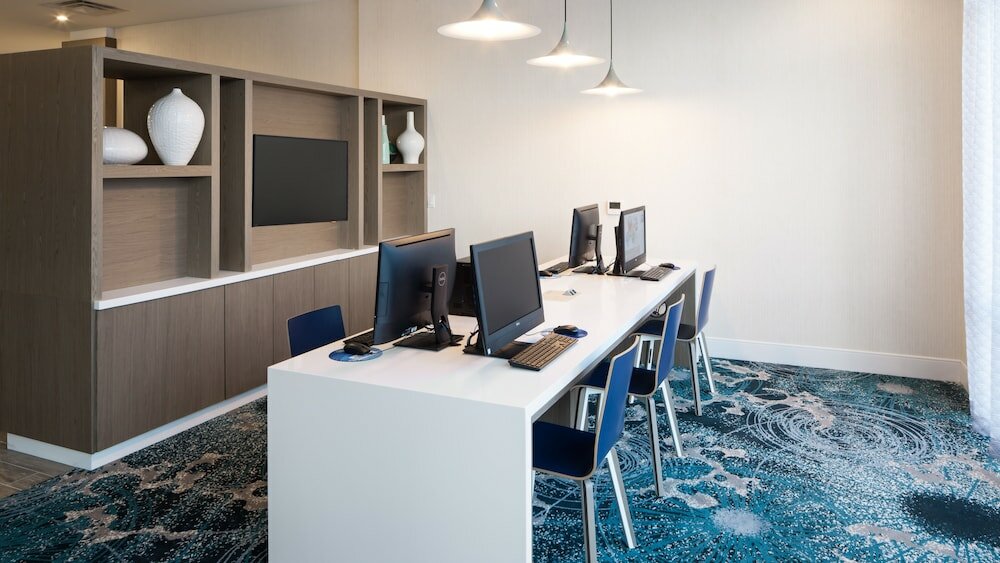 Фото Holiday Inn Express & Suites Orlando at SeaWorld, an Ihg Hotel