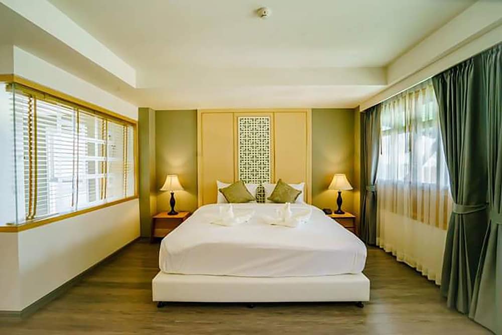 Фото Moon Dragon Hotel