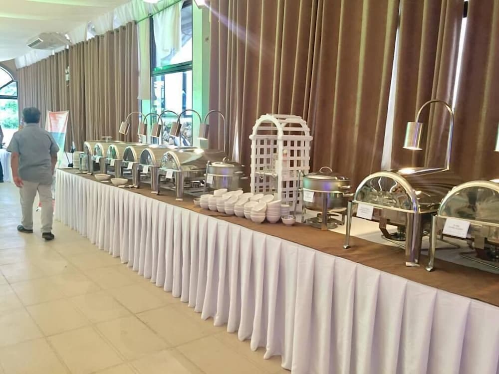 Фото The Q Hotel & Restaurant