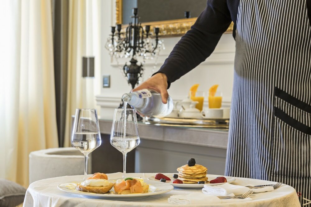 Фото 3Sixty Hotel & Suites