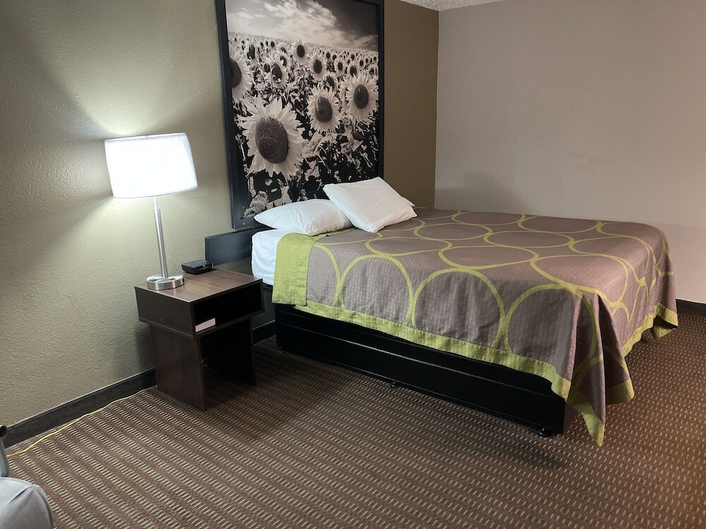 Фото Super 8 by Wyndham Bismarck