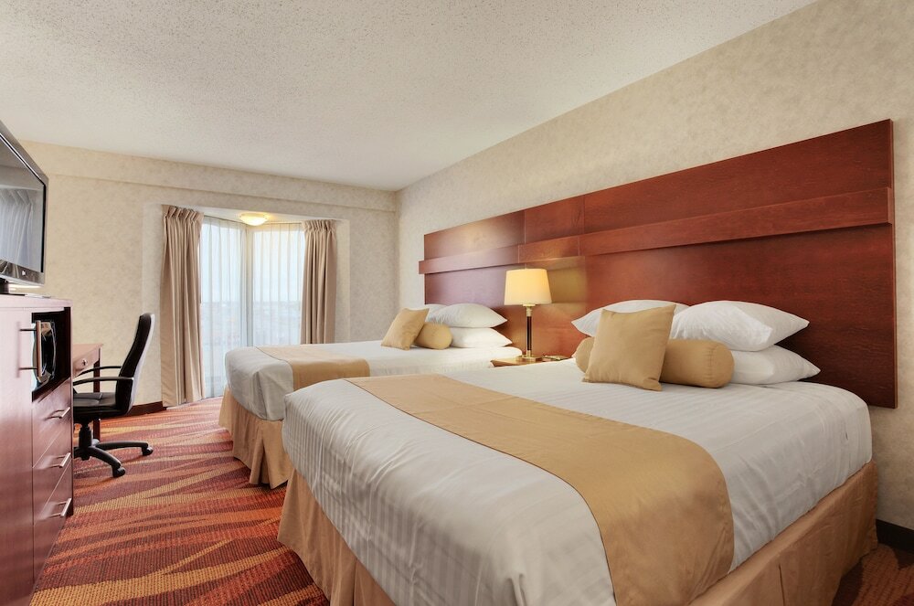 Фото Travelodge by Wyndham Lloydminster