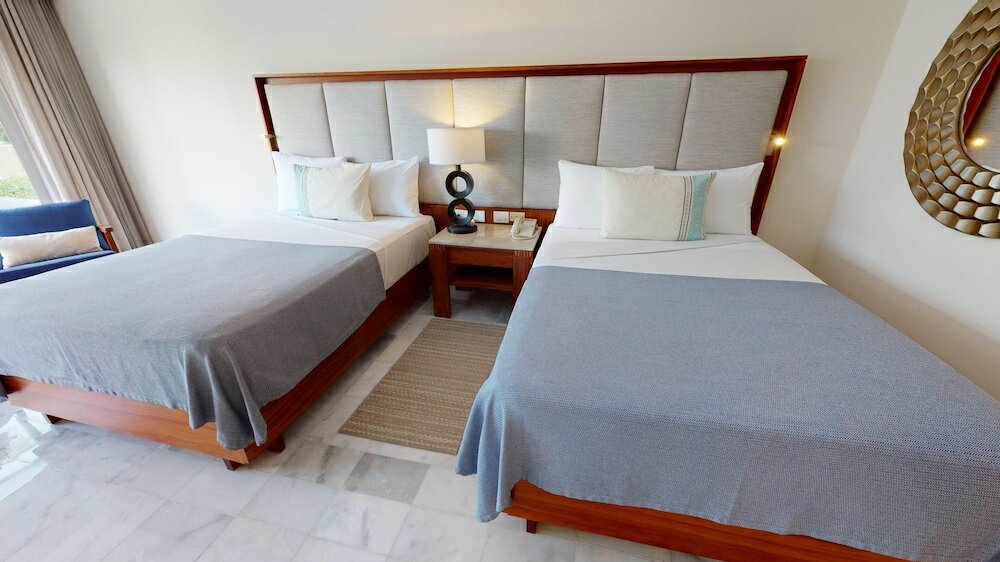 Фото Park Royal Beach Cancún - All Inclusive