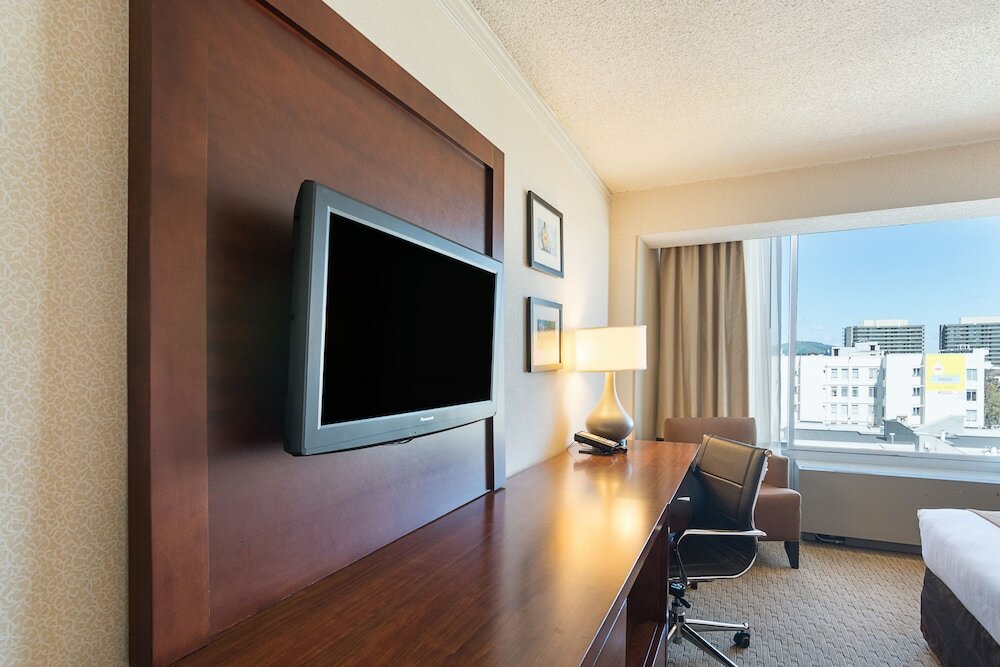 Фото Comfort Inn by the Bay