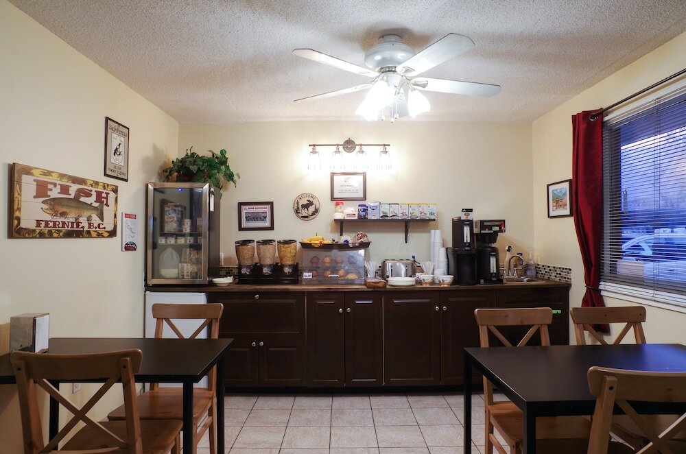 Фото Canadas Best Value Inn & Suites Fernie