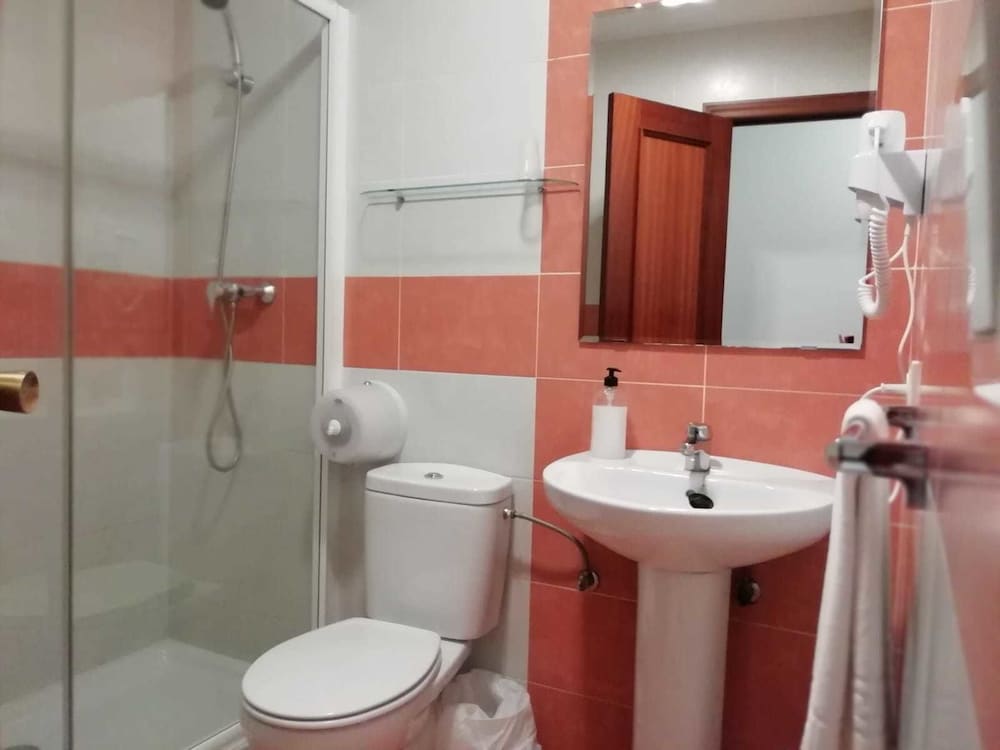 Фото Hostal Tres Soles