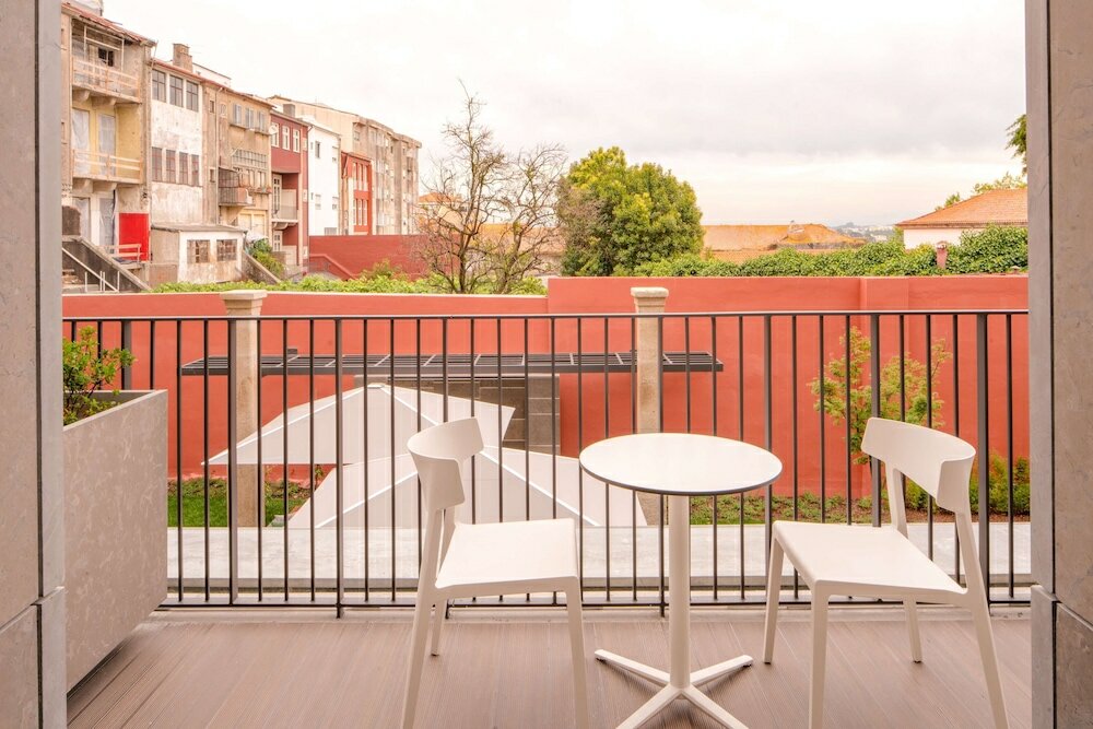 Фото Nh Hotel Porto Jardim