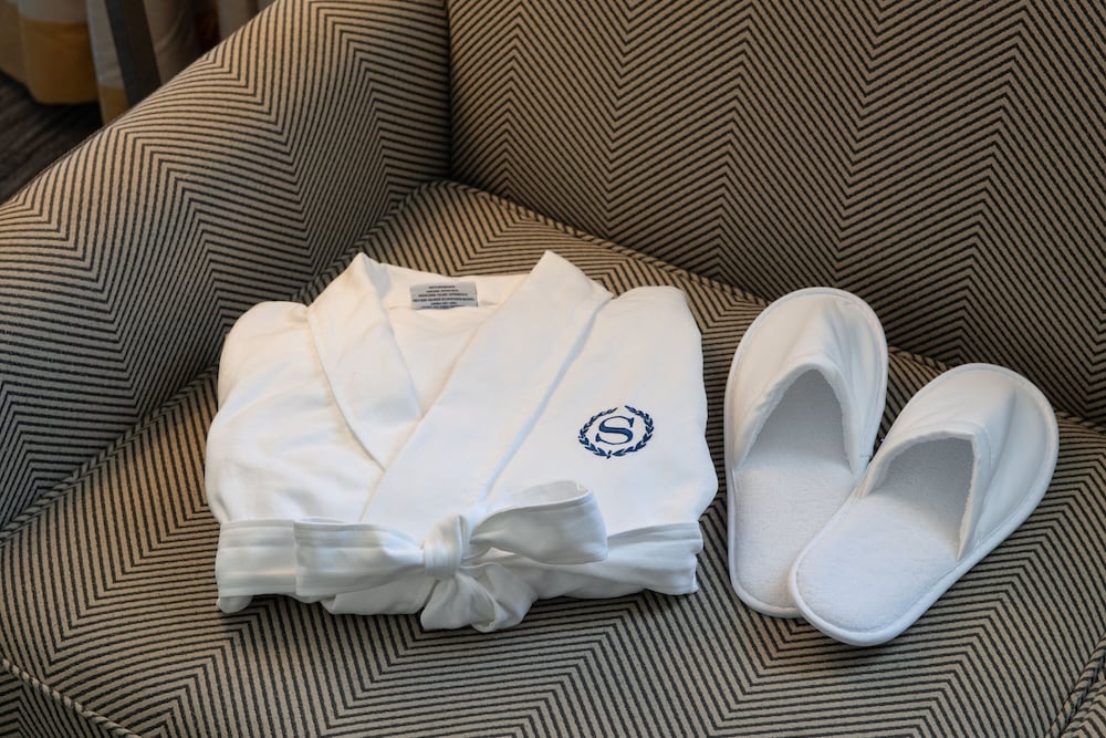 Фото Sheraton Milwaukee Brookfield Hotel