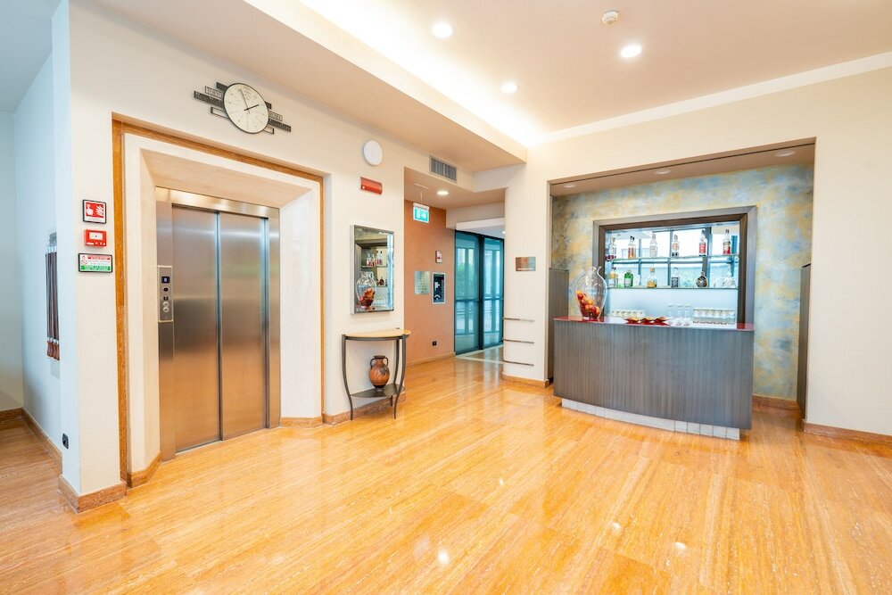 Фото Hotel Des Etrangers