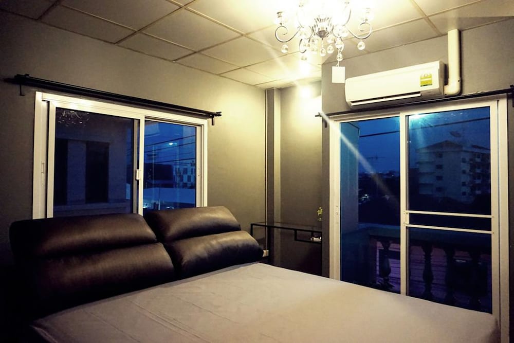 Фото Staying Hostel